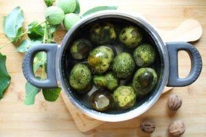 Green walnuts jam