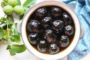 Green walnuts jam