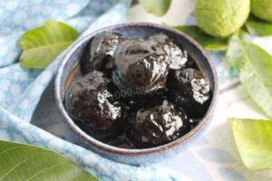 Green walnuts jam