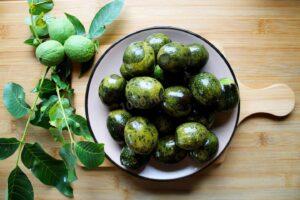 Green walnuts jam